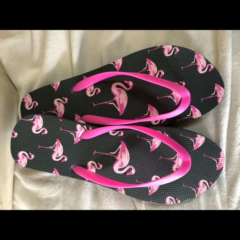 Flip Flops never worn size medium 7/8 - Picture 1 of 2